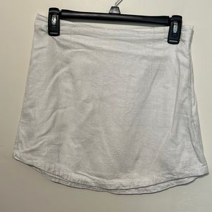 Abercrombie & Fitch White Round Edge Mini-Skirt